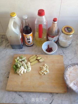家炖鲤鱼的做法步骤：1