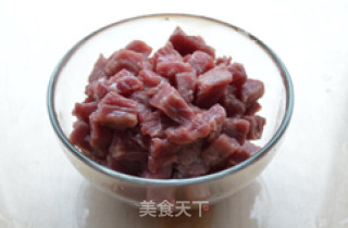 黑椒牛肉丁的做法步骤：2