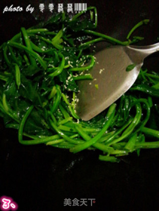 菠菜炒鸡蛋的做法步骤：3