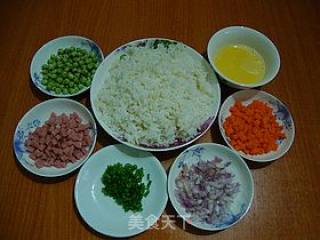 儿子爱吃的----------【家常炒饭】的做法步骤：1