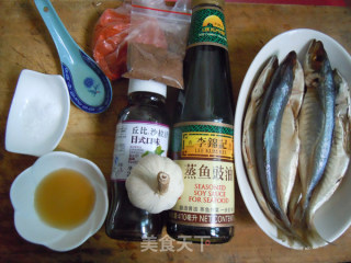 【蒜香麻辣烤鱼】---烤箱也可以做菜的做法步骤：1