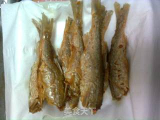 酥炸野生小鱼的做法步骤：4