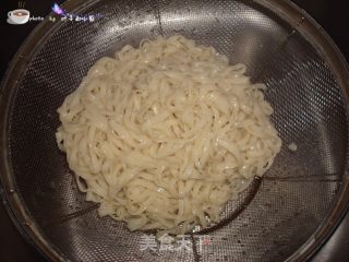 十分钟快手美味餐----巧煮挂面的做法步骤：4