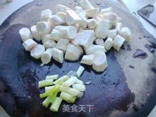 榨菜烧芋头的做法步骤：1