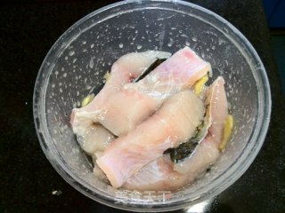 红烧鱼块的做法步骤：1