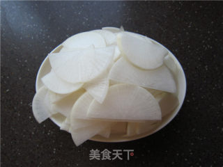 萝卜烧鲳鱼的做法步骤：2