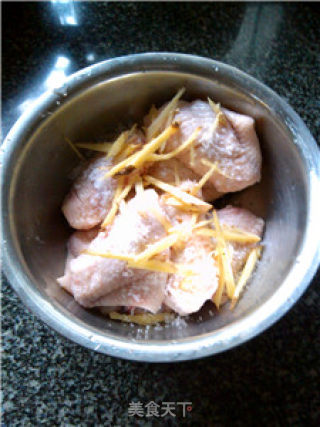 盐煎鸡翅的做法步骤：4