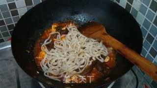 西红柿鸡蛋蘑菇烧面条的做法步骤：4