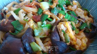 西红柿鸡蛋蘑菇烧面条的做法步骤：5