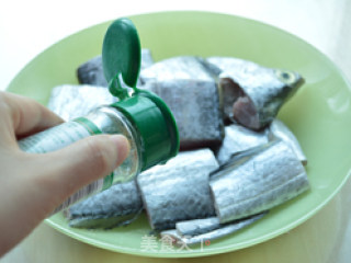 葱烧带鱼的做法步骤：2