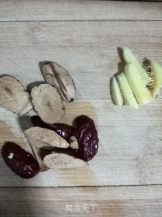 红枣+姜冲蛋的做法步骤：1
