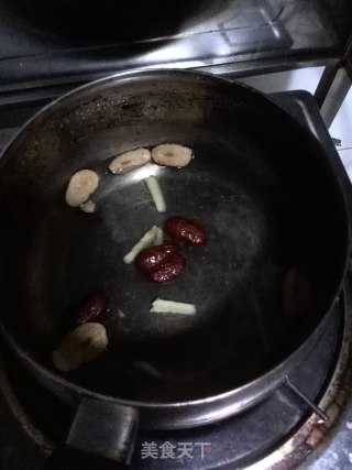 红枣+姜冲蛋的做法步骤：2