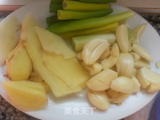 猪肚煲鸡的做法步骤：4