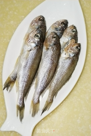【烩黄花鱼】---胶东传统海味烩菜的做法步骤：1