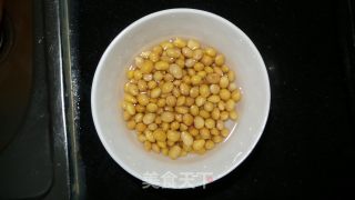 黄豆猪蹄汤的做法步骤：1
