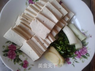 暖暖一碗汤——鲫鱼豆腐汤的做法步骤：2