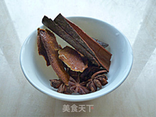 鹌鹑蛋炖猪蹄的做法步骤：4