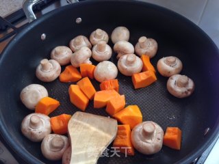 培根炒杂蔬的做法步骤：2