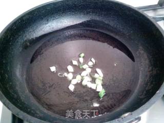 《火腿鸡蛋披萨》——10分钟简单早餐的做法步骤：2