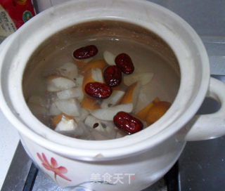 冰糖红梨水的做法步骤：3