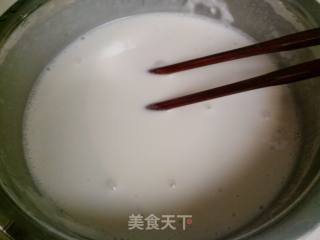 《火腿鸡蛋披萨》——10分钟简单早餐的做法步骤：1
