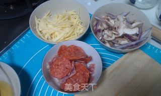 培根肉肠披萨的做法步骤：3