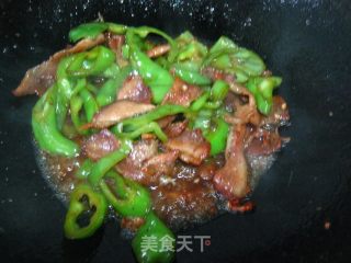 家常菜猪茎肉炒青椒的做法步骤：8