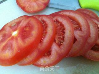 番茄午餐肉三明治的做法步骤：1