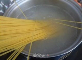 芝香鸡肉意面的做法步骤：3