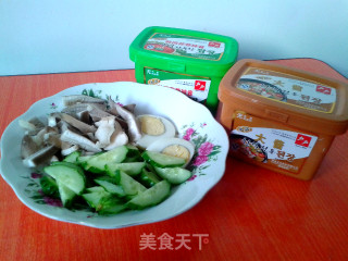 快捷早餐——韩式酱汤面的做法步骤：1