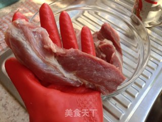 蜜汁叉烧的做法步骤：1