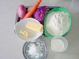 蔬菜沙拉面包的做法步骤：1