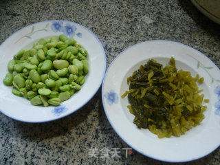 雪菜炒蚕豆的做法步骤：1