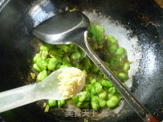 雪菜炒蚕豆的做法步骤：6