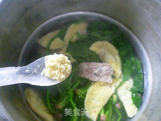 菠菜蛋饺排骨汤的做法步骤：10