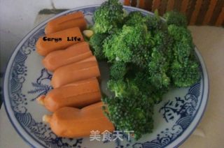 传说中“深夜食堂”的红肠小章鱼的做法步骤：1