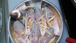 香煎鳊鱼的做法步骤：2