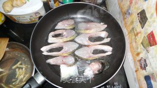 香煎鳊鱼的做法步骤：4