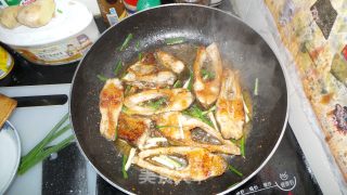 香煎鳊鱼的做法步骤：6