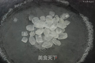 干香滋润酸甜醇厚色泽红亮的传统美食—糖醋排骨的做法步骤：3