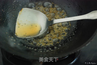 干香滋润酸甜醇厚色泽红亮的传统美食—糖醋排骨的做法步骤：4