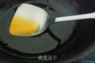 干香滋润酸甜醇厚色泽红亮的传统美食—糖醋排骨的做法步骤：5