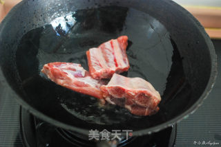 干香滋润酸甜醇厚色泽红亮的传统美食—糖醋排骨的做法步骤：6