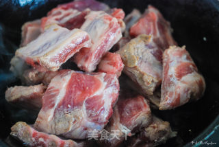 干香滋润酸甜醇厚色泽红亮的传统美食—糖醋排骨的做法步骤：7