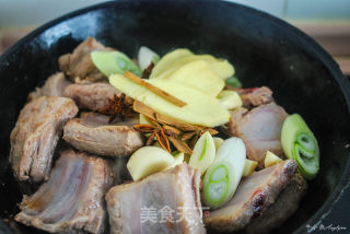 干香滋润酸甜醇厚色泽红亮的传统美食—糖醋排骨的做法步骤：9
