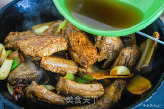 干香滋润酸甜醇厚色泽红亮的传统美食—糖醋排骨的做法步骤：10