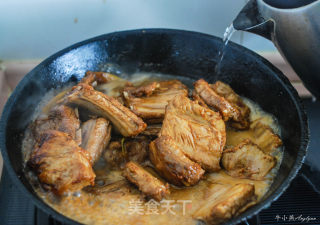 干香滋润酸甜醇厚色泽红亮的传统美食—糖醋排骨的做法步骤：11