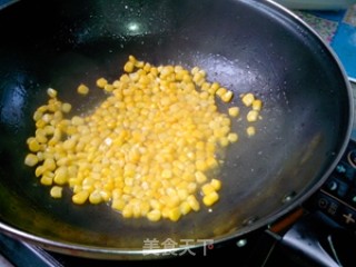 土豆泥也可以这样吃哦——玉米土豆泥汉堡的做法步骤：6