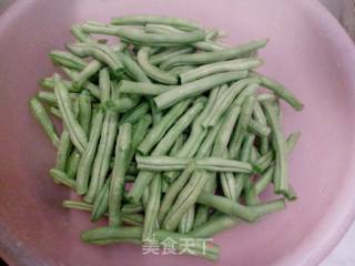 干煸豆角的做法步骤：2