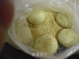 美味的土豆虾仁饼的做法步骤：5